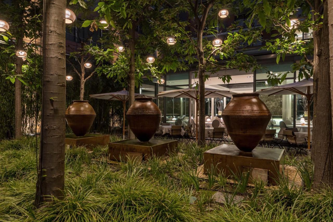 The Mandala Berlin, A Member Of Design Hotels Exterior foto The outdoor dining area at the restaurant