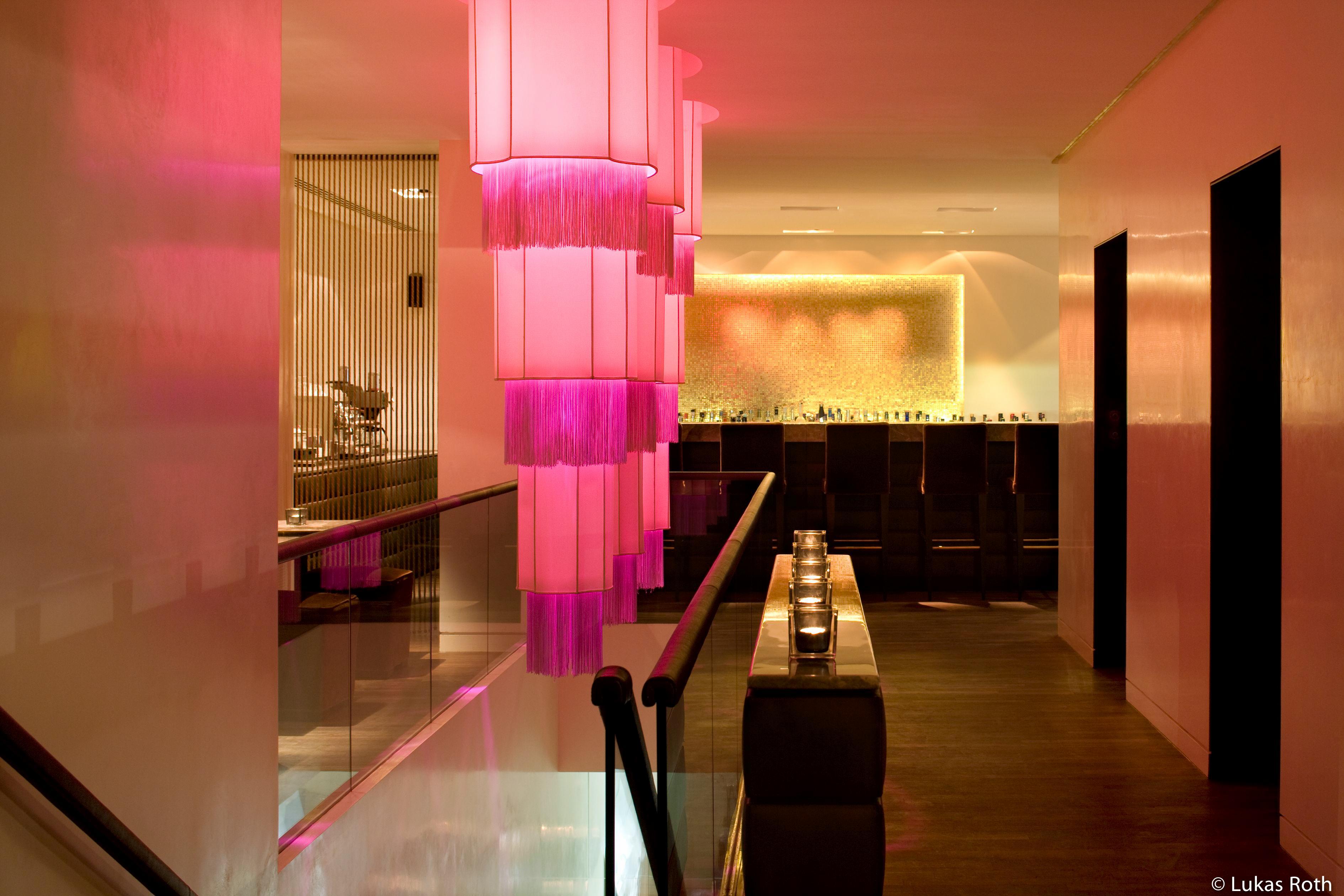The Mandala Berlin, A Member Of Design Hotels Restaurante foto The interior of the hotel