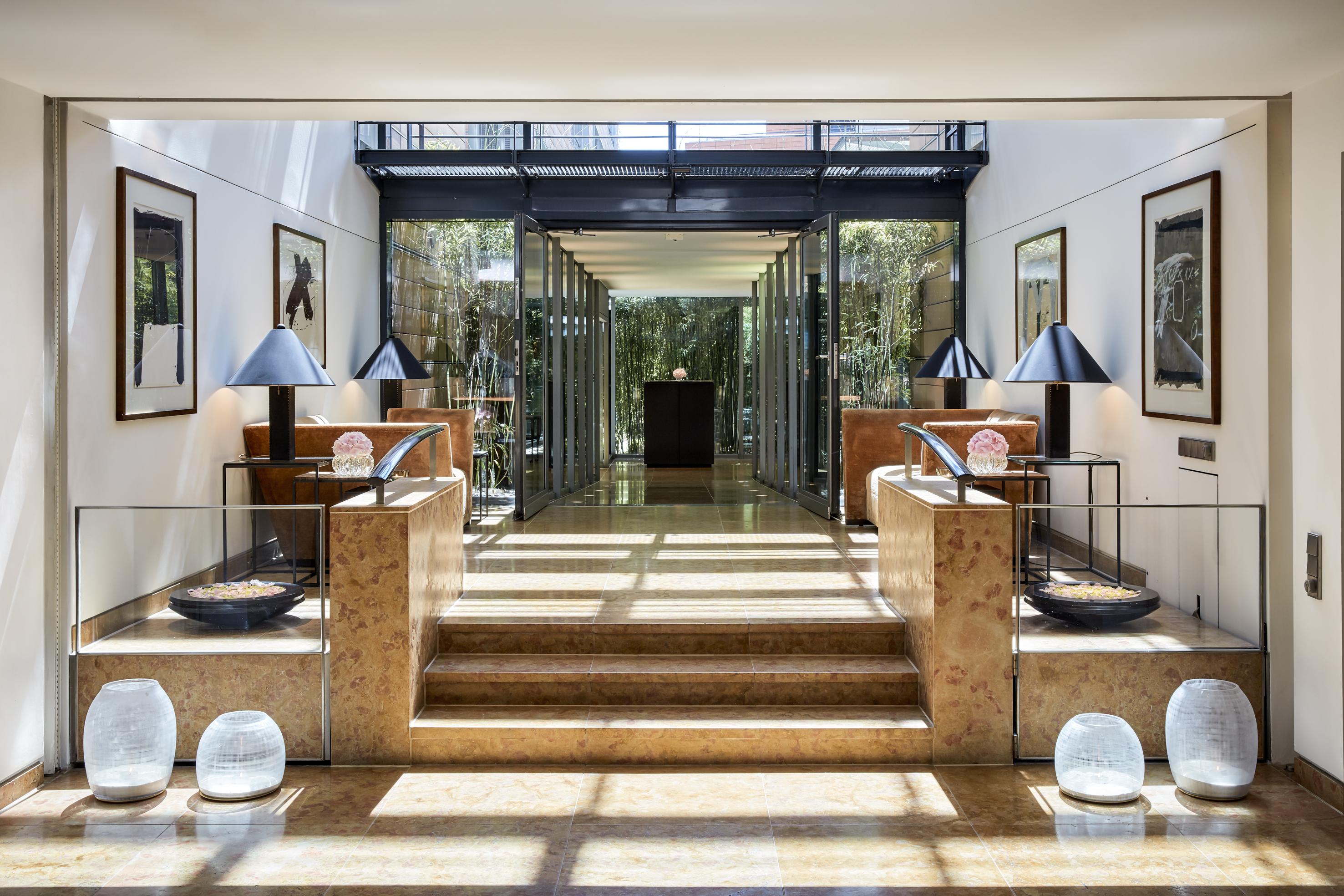 The Mandala Berlin, A Member Of Design Hotels Exterior foto Entrance to the hotel